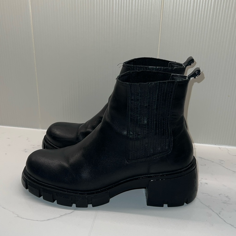 STEVE MADDEN BLACK BOOTIE